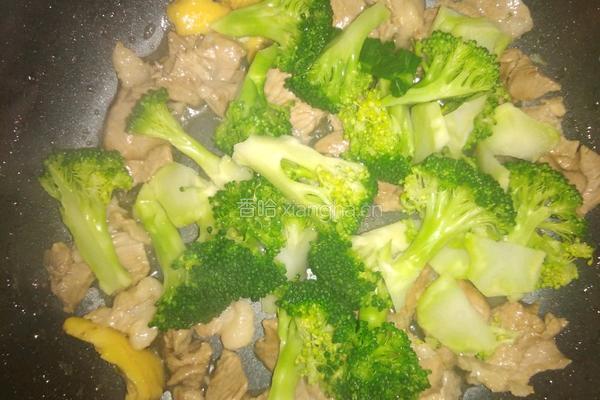 猪肉炒西兰花的做法图解7