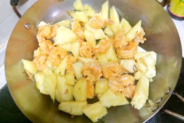鲁菜大师蒋家菜秘制菠萝虾仁的做法图解4