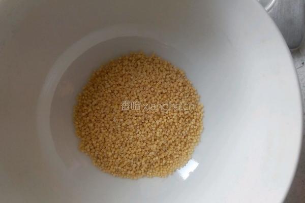 小米山药粥的做法图解1