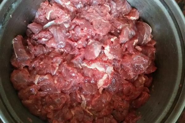 芹菜炒牛肉的做法图解2