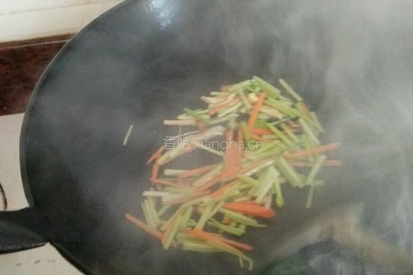芹菜炒牛肉的做法图解4