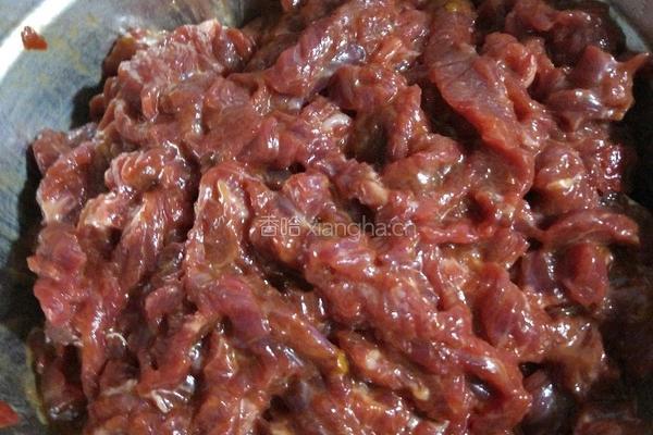 泡椒牛肉丝的做法图解1