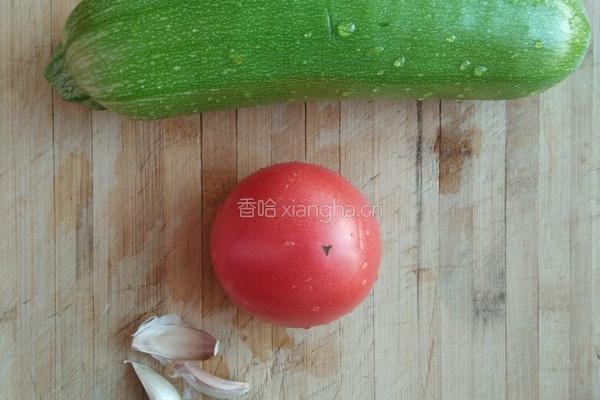 番茄西葫芦的做法图解1