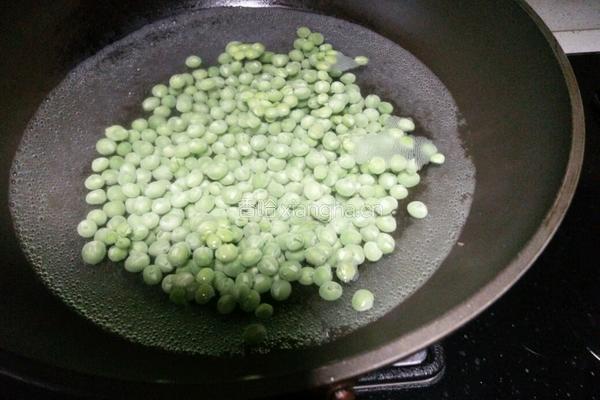 豌豆炒肉的做法图解3