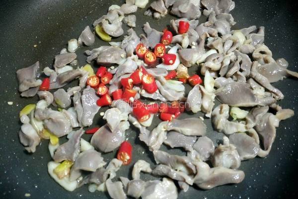 尖椒爆炒鸡胗的做法图解8