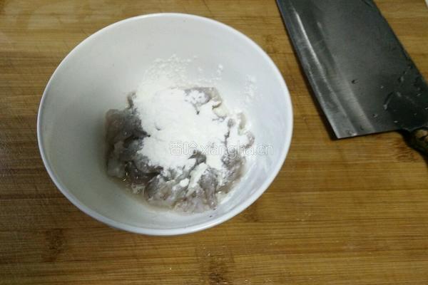 菠萝炒虾仁的做法图解2