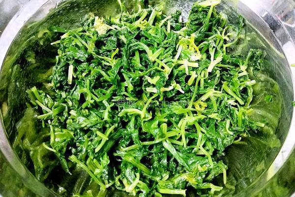 凉拌芹菜叶的做法图解5