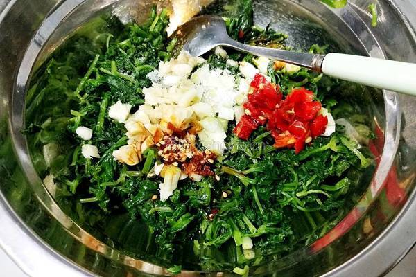 凉拌芹菜叶的做法图解6