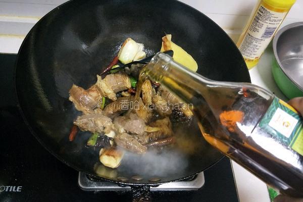 牛肉炖西红柿木耳的做法图解6