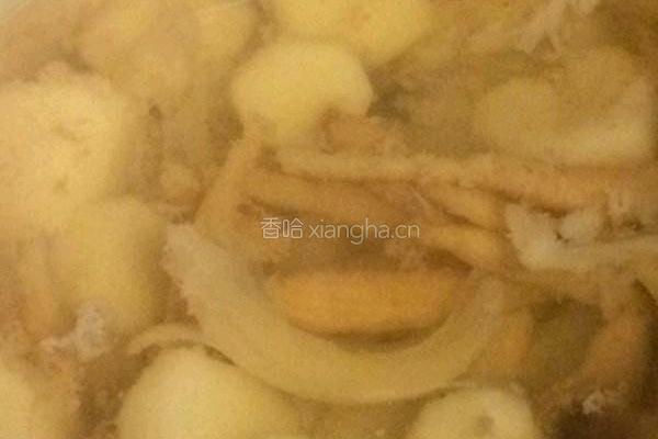 太子参罗汉果百合瘦肉汤的做法图解5