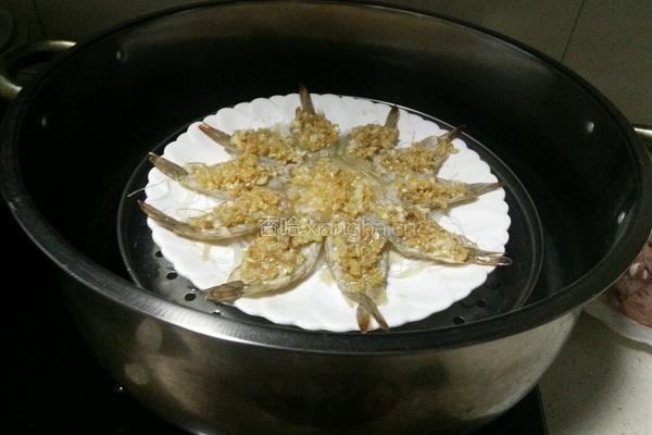 粉丝蒜蓉开背虾的做法图解7