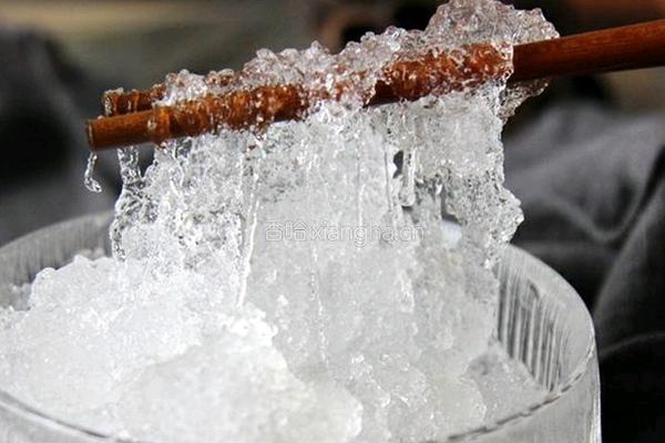 桃胶雪燕皂角米银耳椰浆鹌鹑蛋甜汤的做法图解1