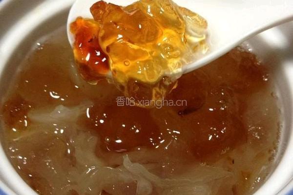 桃胶雪燕皂角米银耳椰浆鹌鹑蛋甜汤的做法图解3
