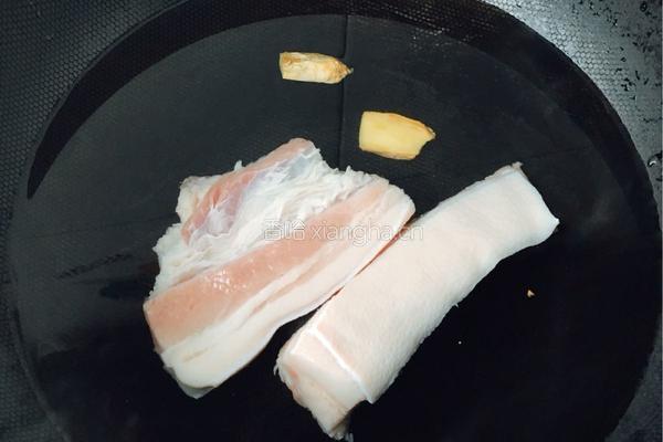虎皮鸡蛋炖红烧肉的做法图解2