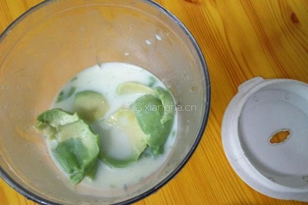 牛油果奶昔的做法图解3