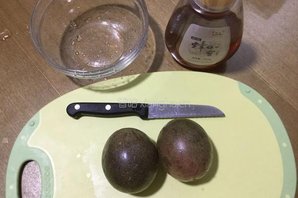 百香果果汁的做法图解1
