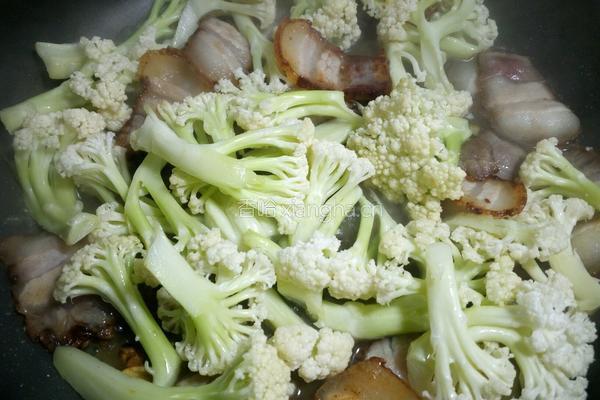 腊肉花菜的做法图解8