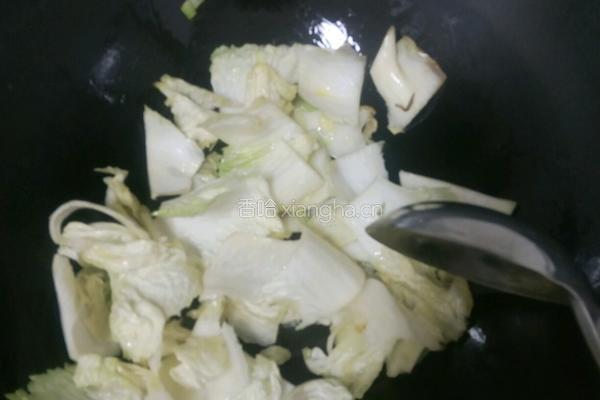 木耳炒白菜片的做法图解4