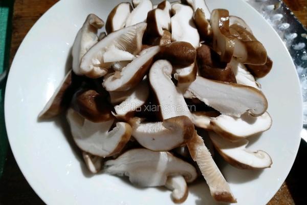 香菇炒圆椒的做法图解3