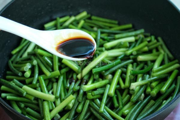 蒜苔炒腊肉的做法图解8