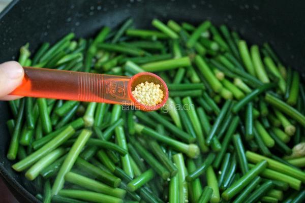 蒜苔炒腊肉的做法图解10