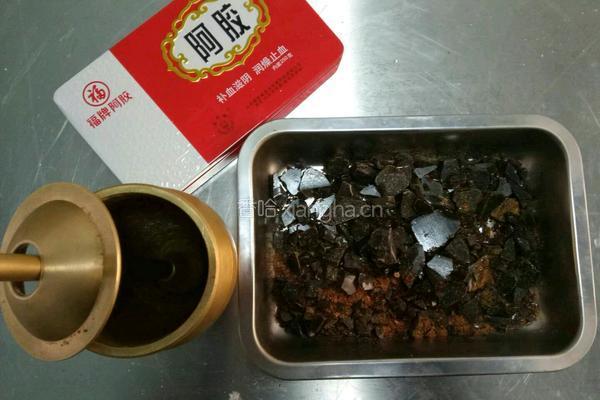 倾世仙颜手工补气血阿胶糕熬制方法的做法图解2