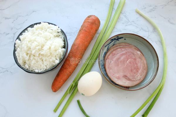 杂蔬火腿蛋炒饭的做法图解1