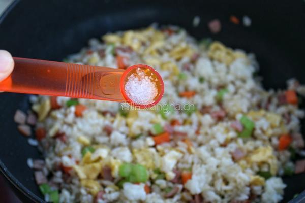 杂蔬火腿蛋炒饭的做法图解12