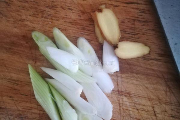 黄腊丁平菇豆腐汤的做法图解3