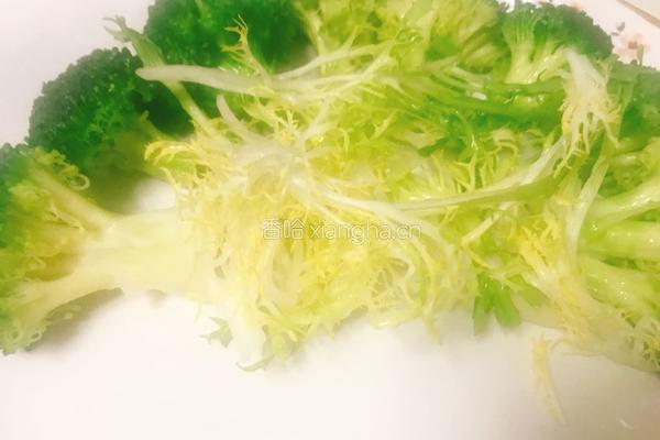 蝴蝶结果蔬沙拉的做法图解3
