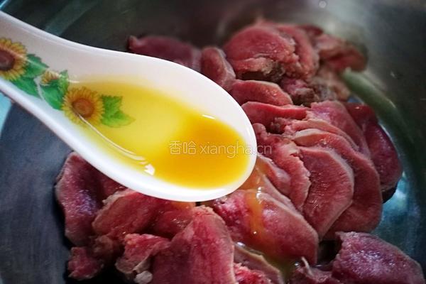 香烤黑椒猪舌的做法图解3