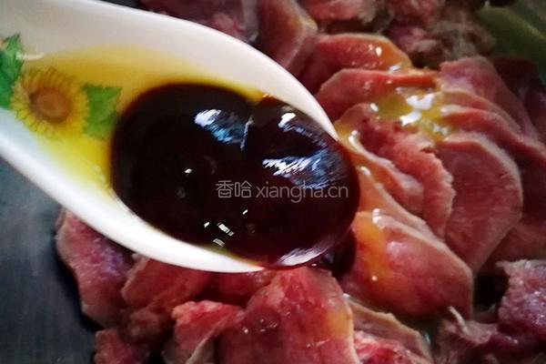 香烤黑椒猪舌的做法图解4