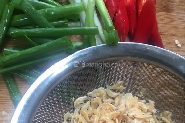 虾皮炒花菜的做法图解3