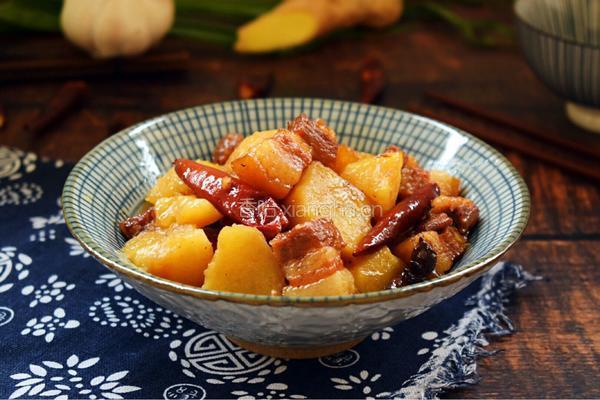 红烧肉炖土豆的做法图解26