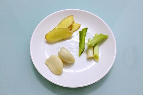 红烧肉炖土豆的做法图解2