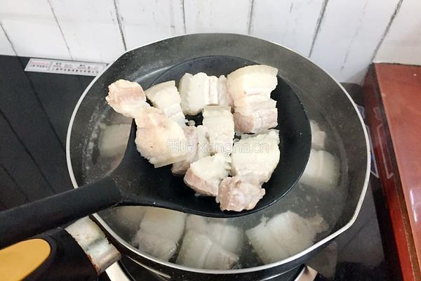 红烧肉炖土豆的做法图解6