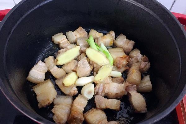 红烧肉炖土豆的做法图解12