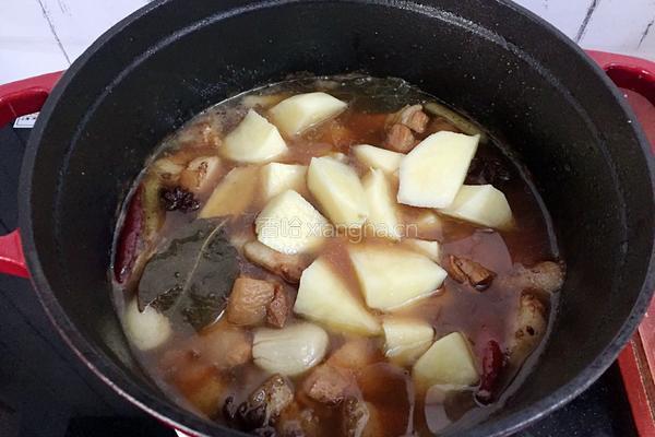 红烧肉炖土豆的做法图解22