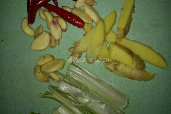 家常炒鱿鱼的做法图解1