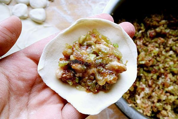 猪肉芹菜馅饺子的做法图解16