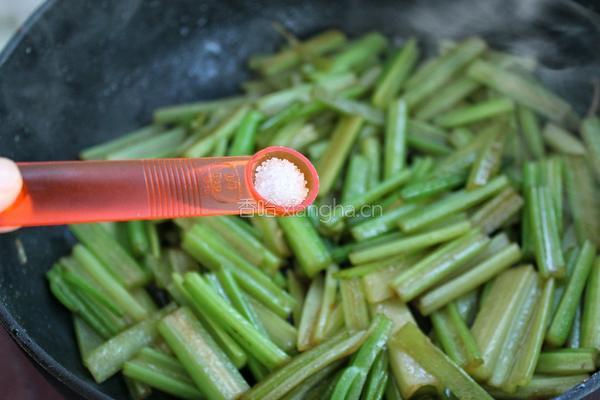 芹菜炒肉丝的做法图解10