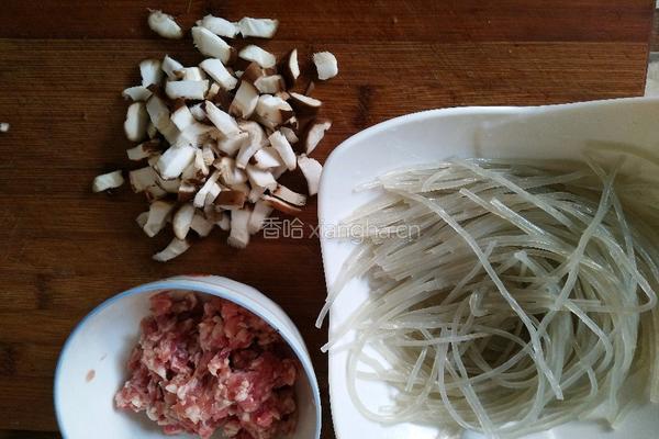 香菇肉沫粉条的做法图解1