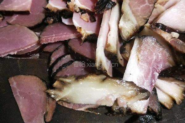 酸豆角腊肉焖饭的做法图解2