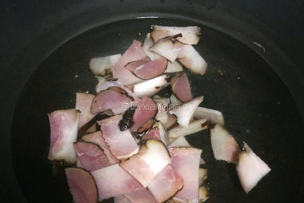 酸豆角腊肉焖饭的做法图解3