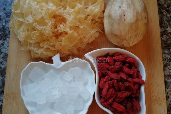 雪耳杞子红薯糖水的做法图解2