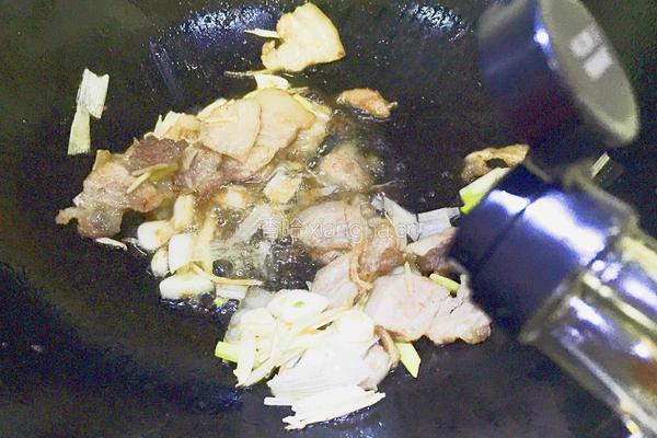 五花肉炖萝卜的做法图解8