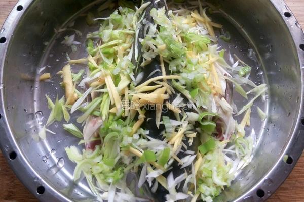 清蒸裸斑鱼的做法图解4