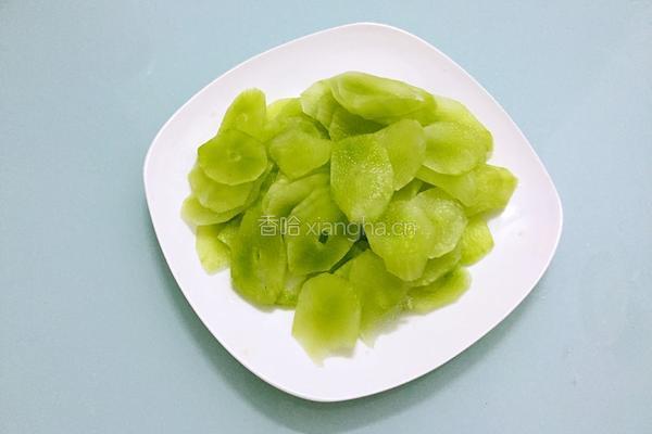 清炒莴笋片的做法图解2