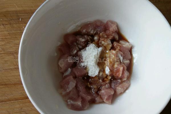 玉米豌豆炒肉的做法图解3