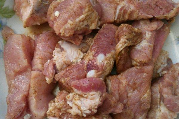 土豆闷排骨的做法图解1
